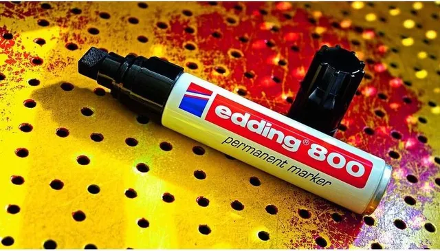 Marker permanent Edding 800, corp din aluminiu, varf 4-12 mm, verde